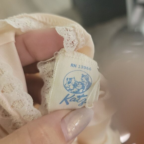 Vintage Katz Medium sheer Nightgown with Lace Trim & Floral Embroidery flowers - Picture 4 of 8